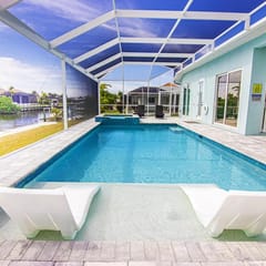 Luxury Waterfront 4BR Home w/ Pool & Spa
