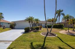 Coastal Coral Paradise with Heated Pool - Image 2
