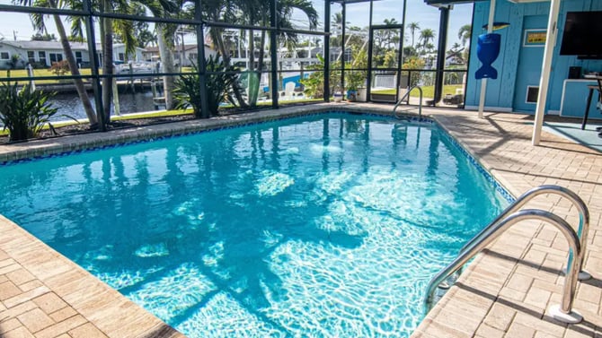 Latitude Adjustment Screened Pool